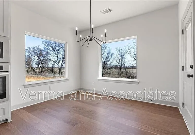 1050 Whistler St — Photo 5