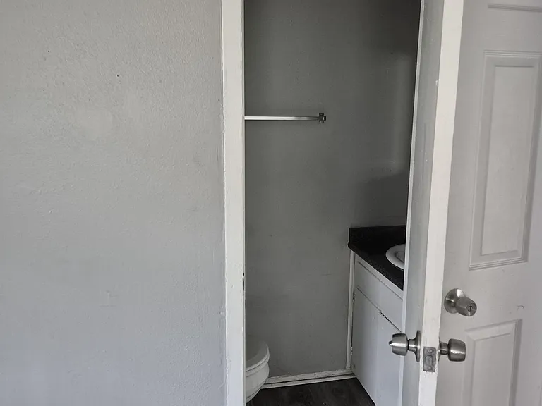 818 W 28th Ave — Photo 4