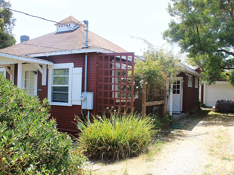 307 Oxford Way — Photo 10