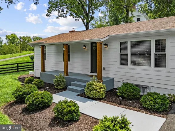 409 E Marshall St, Middleburg, VA 20117