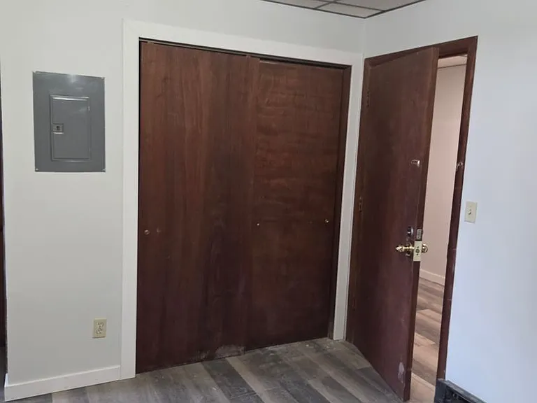 124 N Broadway St — Photo 5