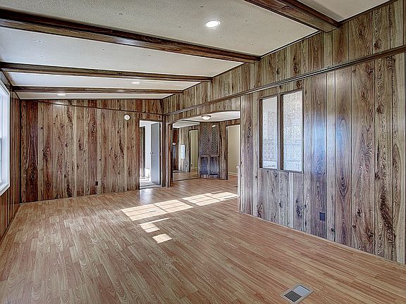 5th image of 286 Clearwater Dr