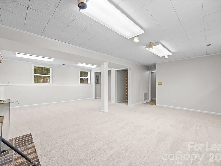 10715 Derry Dr — Photo 17