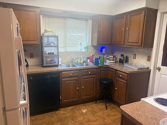 3rd image of 8506 Pines Place Dr