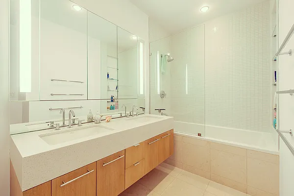 Rented by NY Casa Group | media 18