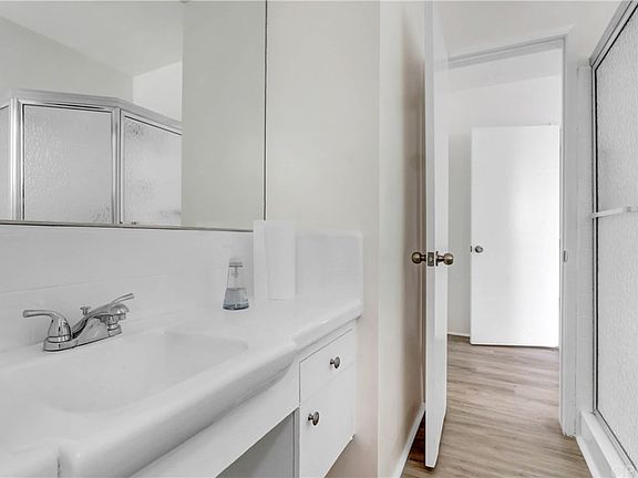 4th image of 15441 Covello St