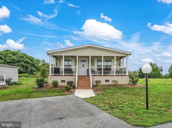 23 Orchard St, Fredericksburg, PA 17026