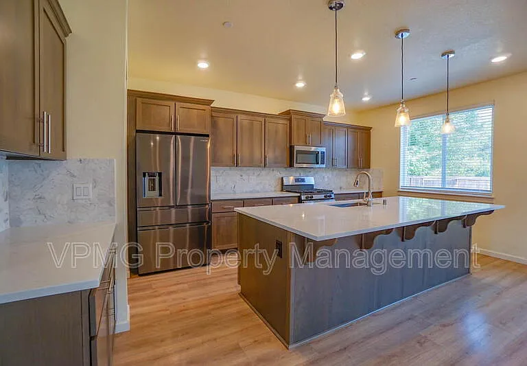 6301 N 89th Ave — Photo 11