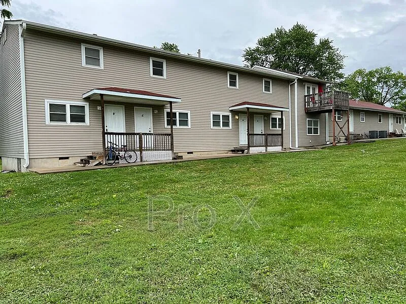 2 bed, 1.0 bath, $750 — Photo 1