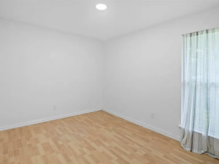 1401 Meadowmear Dr — Photo 11