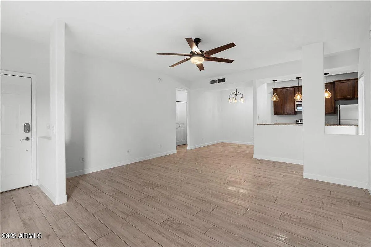 2 bed, 1029 sqft, $1,800 — Photo 3