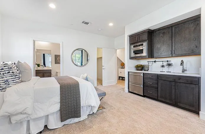 8552 Seawind Way — Photo 3