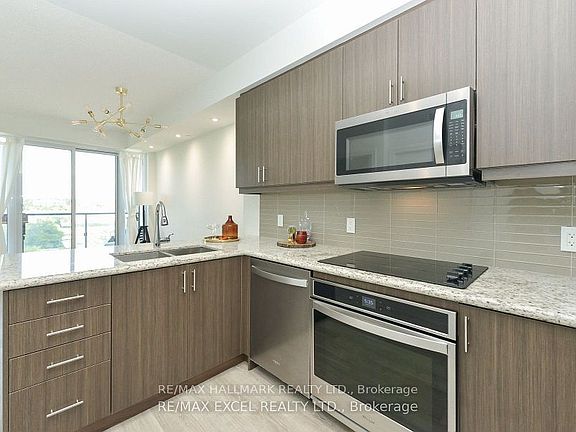 4th image of 9618 Yonge St #1011