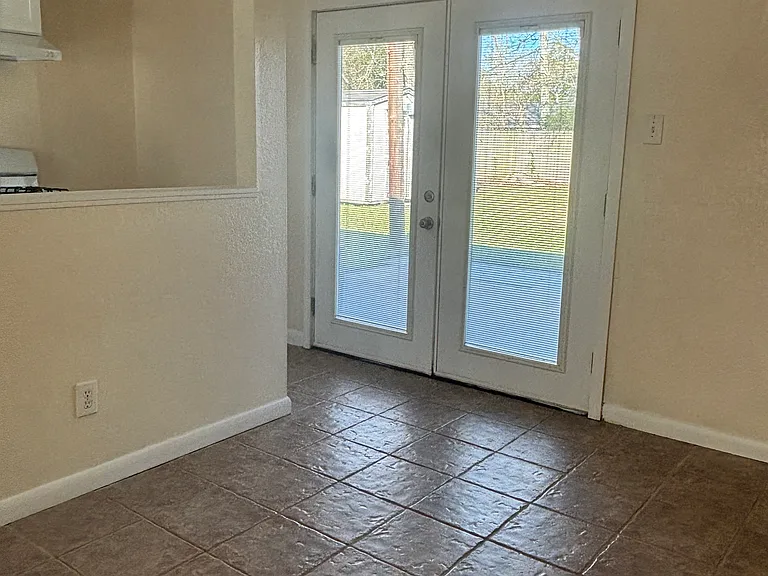 7604 Madison Dr — Photo 12