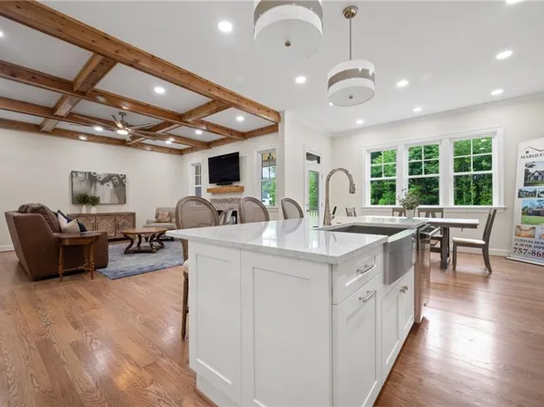 410 Octavia Dr, Yorktown, VA 23693