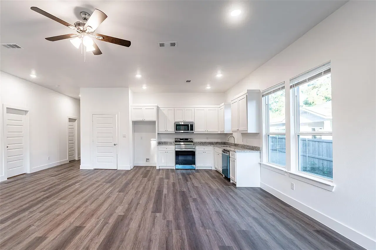 3 bed, 1300 sqft, $1,825 — Photo 4