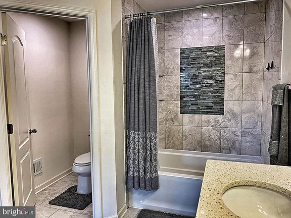 3rd image of 3689 Chippendale Cir #61