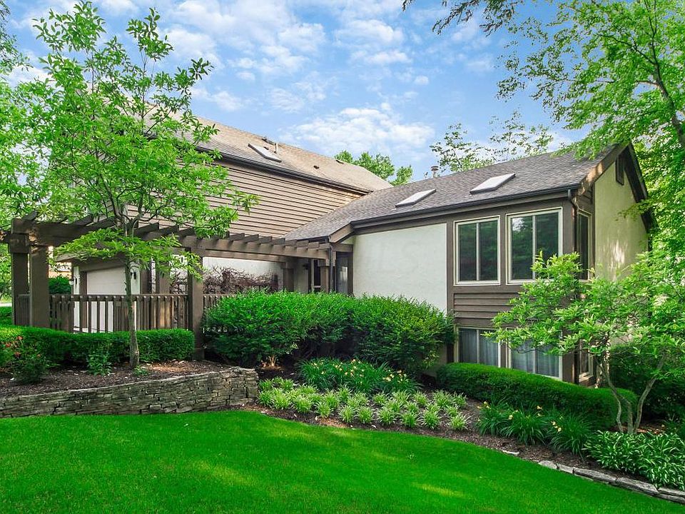 2nd image of 834 Pipestone Dr
