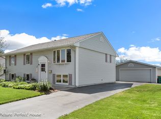 47 Ambassador Ave, Romeoville, IL 60446