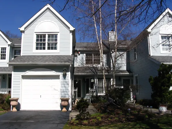 203 Mountain Ridge Dr, Mount Sinai, NY 11766