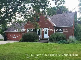 5731 Edgepark Dr, Brookpark, OH 44142