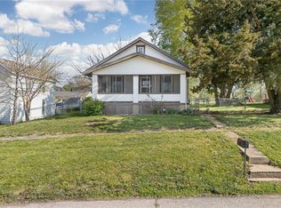 809 W William St, Savannah, MO 64485