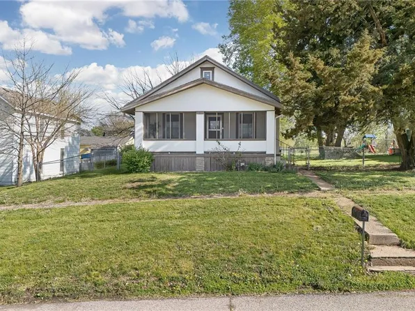 809 W William St, Savannah, MO 64485