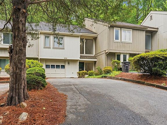 3rd image of 204 Lamplighter Cir