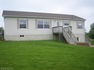 1340 S Jerome Rd, Pittsford, MI 49271