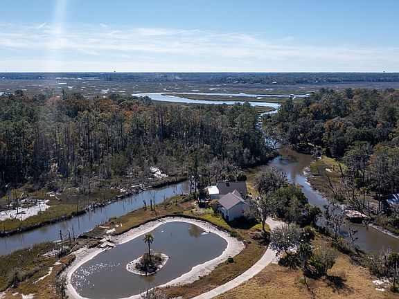 2nd image of 104 Sheffield Island Rd