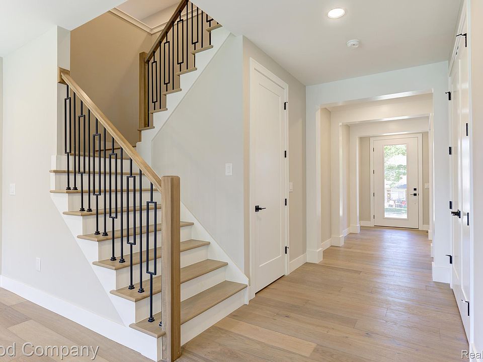 808 Irving Ave, photo 6