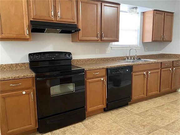 4th image of 2108 Caswell Ln