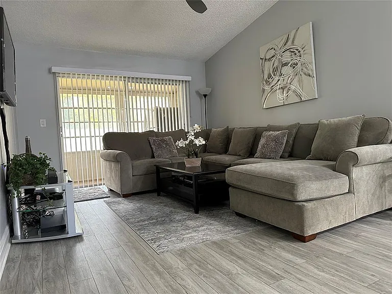 3198 Claremont Pl #A — Photo 2