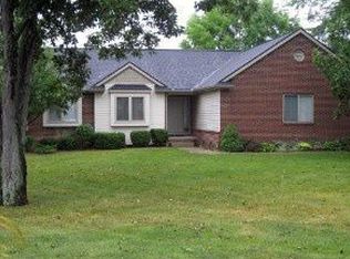 1113 Courtney Ct, Hartland, MI 48353