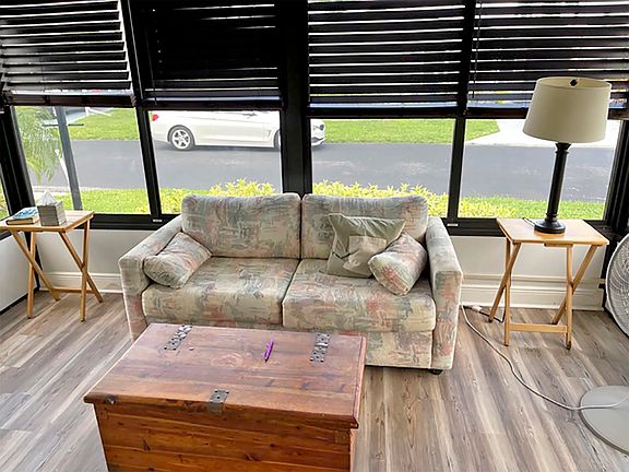 4th image of 884 Sun Bird Ln #884