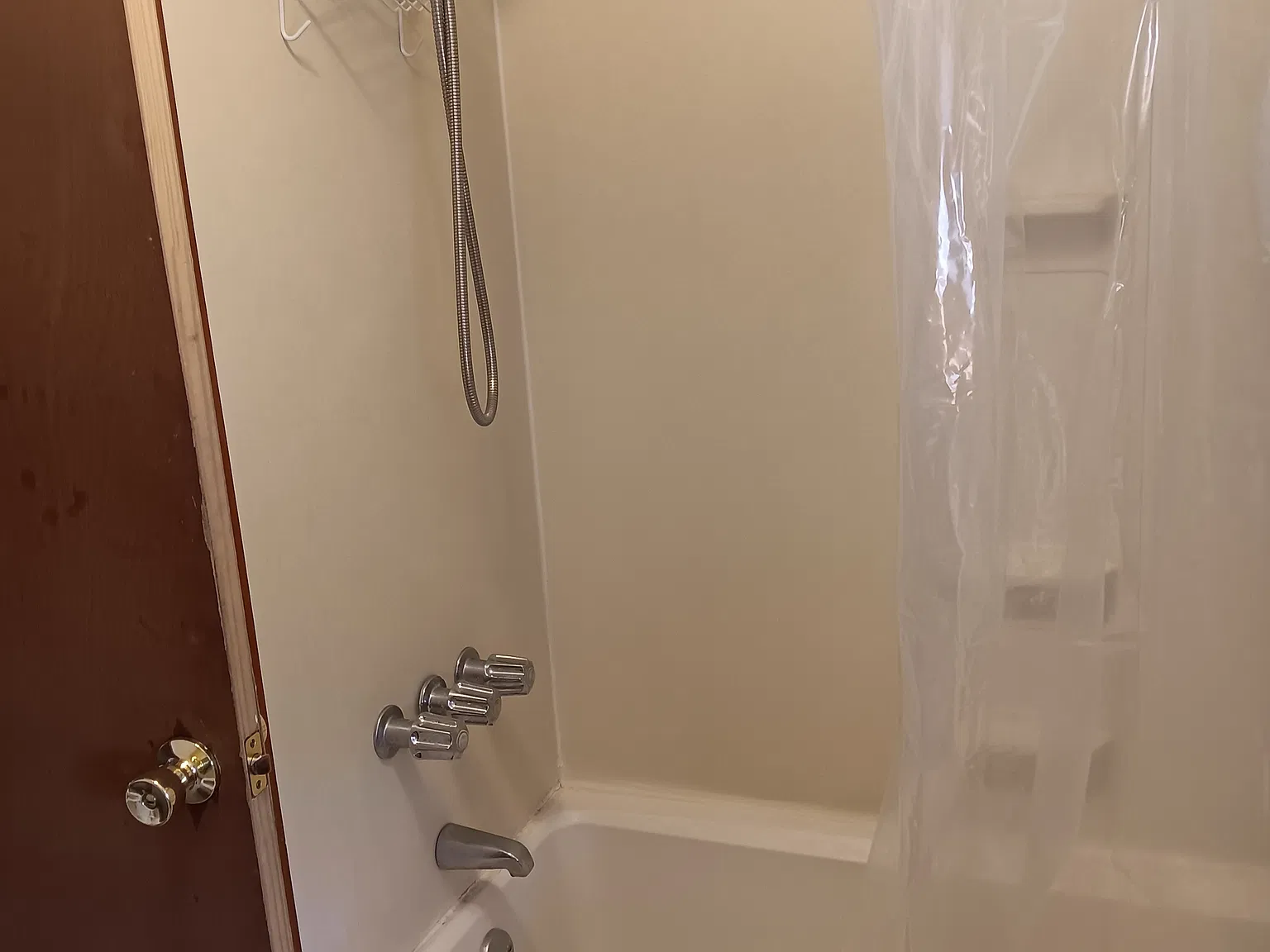 3 Bed 1 Bath House — Photo 3