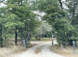 608 Leprechaun Dr, Floresville, TX 78114