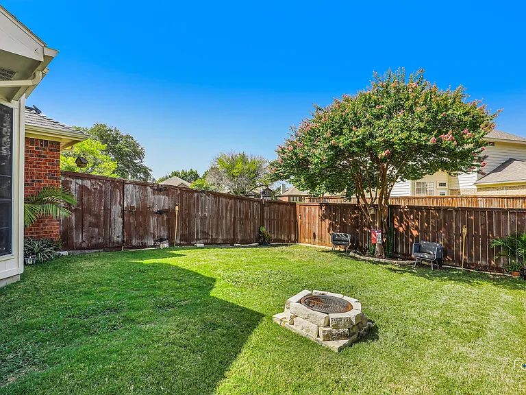9921 Bordeaux Ave — Photo 23