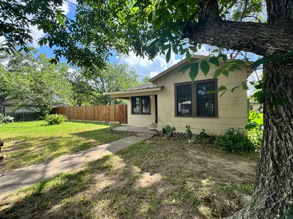 114 Strieber Aly, Yorktown, TX 78164