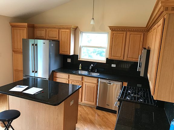 2nd image of 1001 Victoria Ln