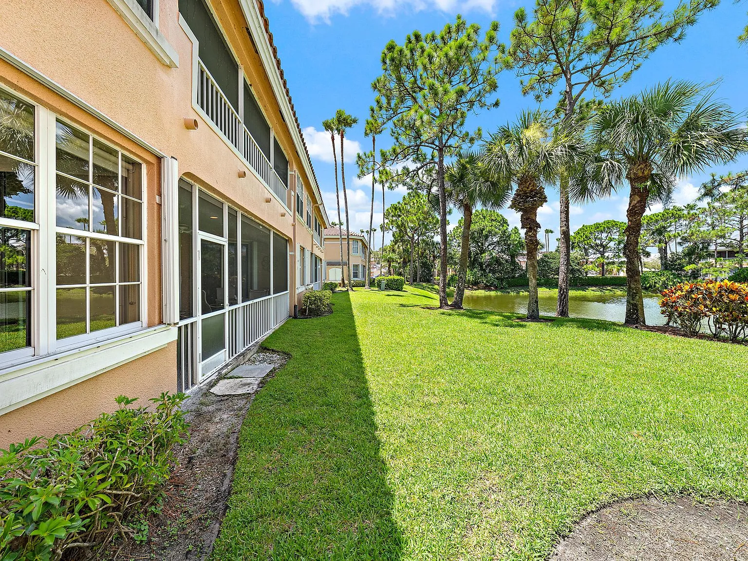 3 bed, 1912 sqft, $8,000 — Photo 3