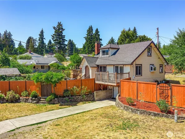 3710 McCall Boulevard W, Bremerton, WA 98312
