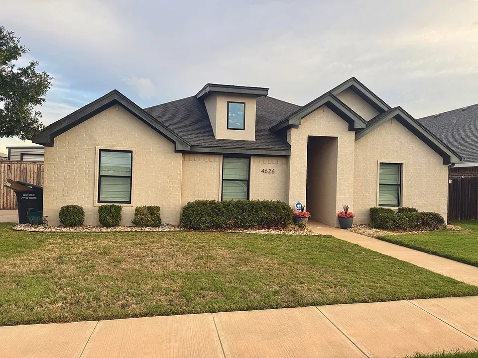 4626 Ebbets Dr