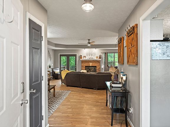4th image of 216 Beechbrook Ct