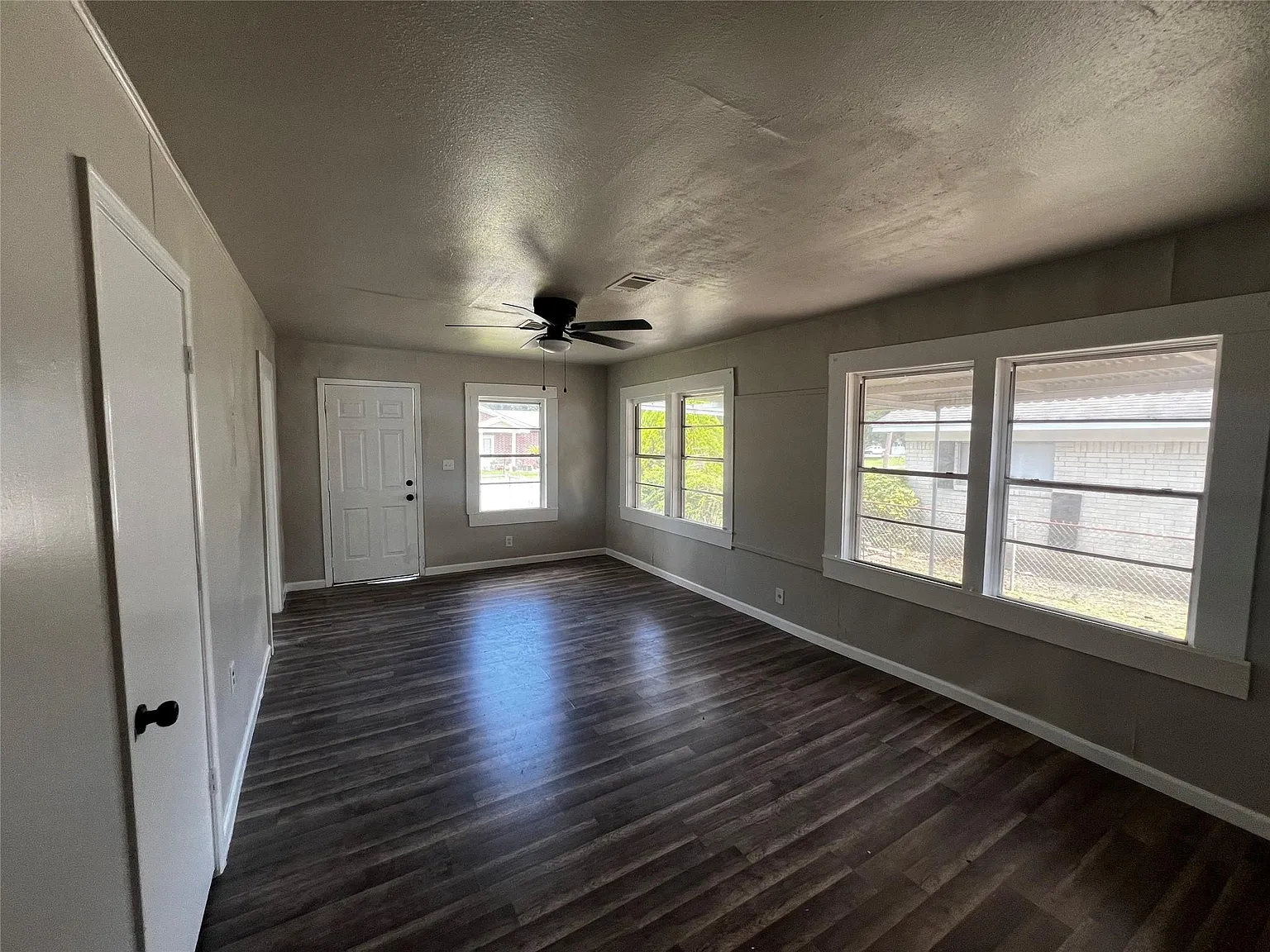 4 bed, 2.0 bath, 1512 sqft, $1,900 — Photo 2