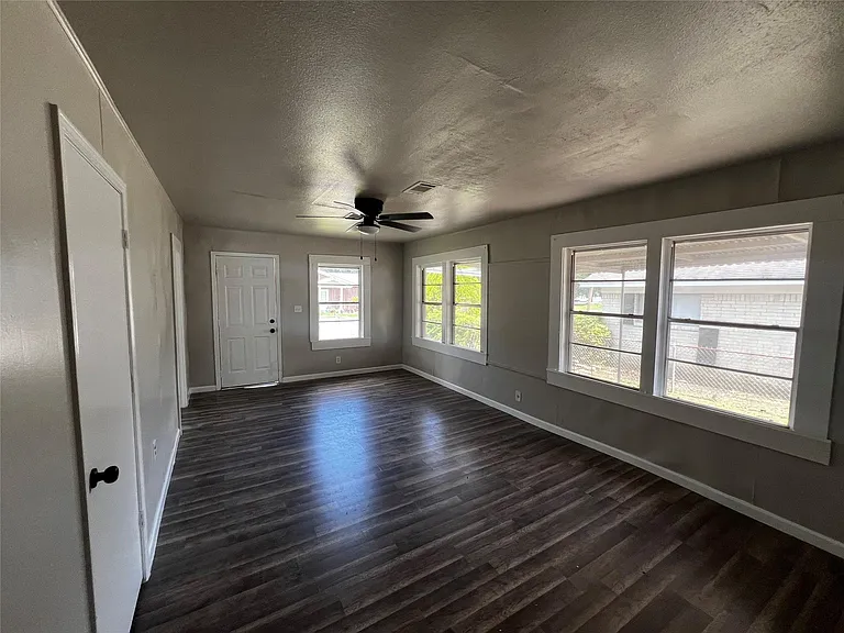 3785 Goliad St — Photo 2