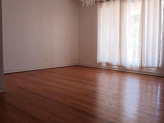 4th image of 1401 Wainwright Dr