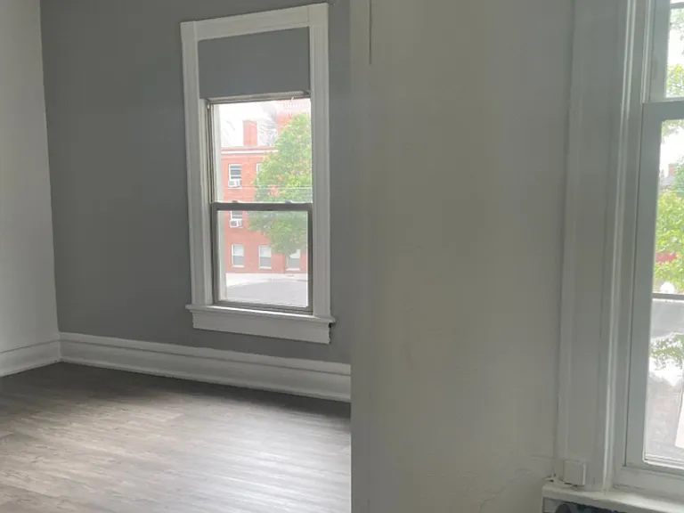 721 Brown St — Photo 3