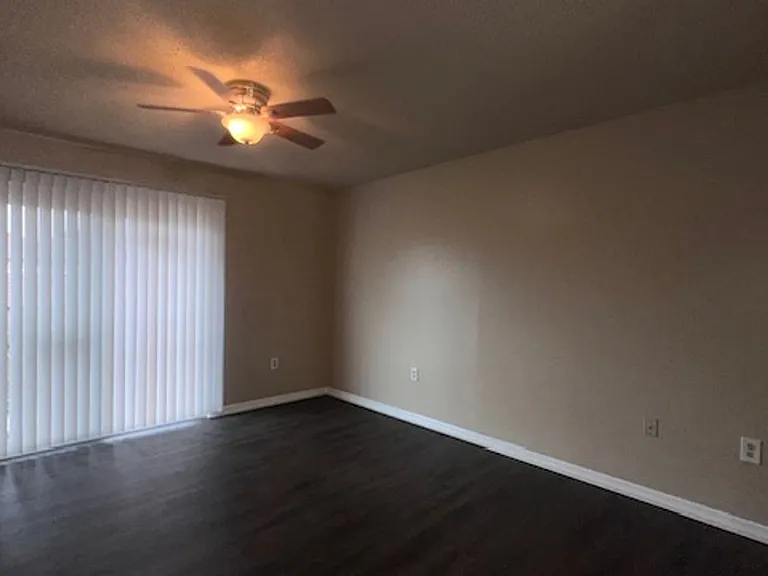 507 Hunter Cir — Photo 12