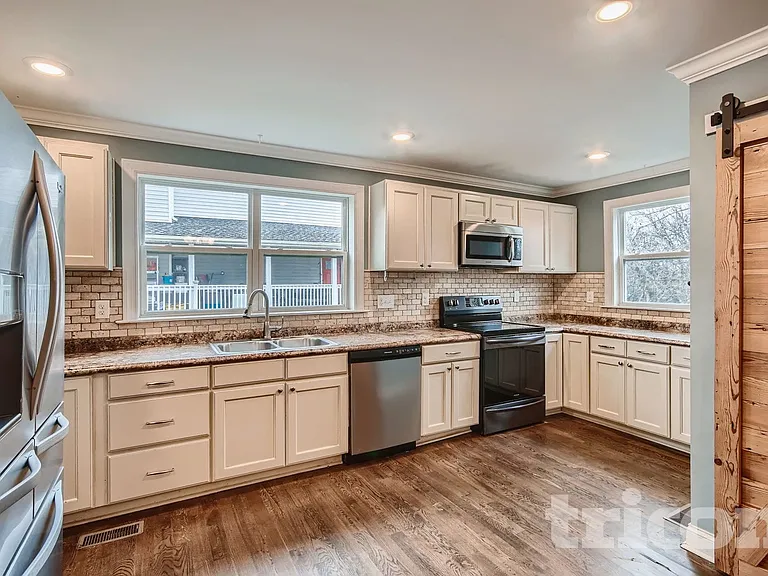 247 Young Ave SW — Photo 15